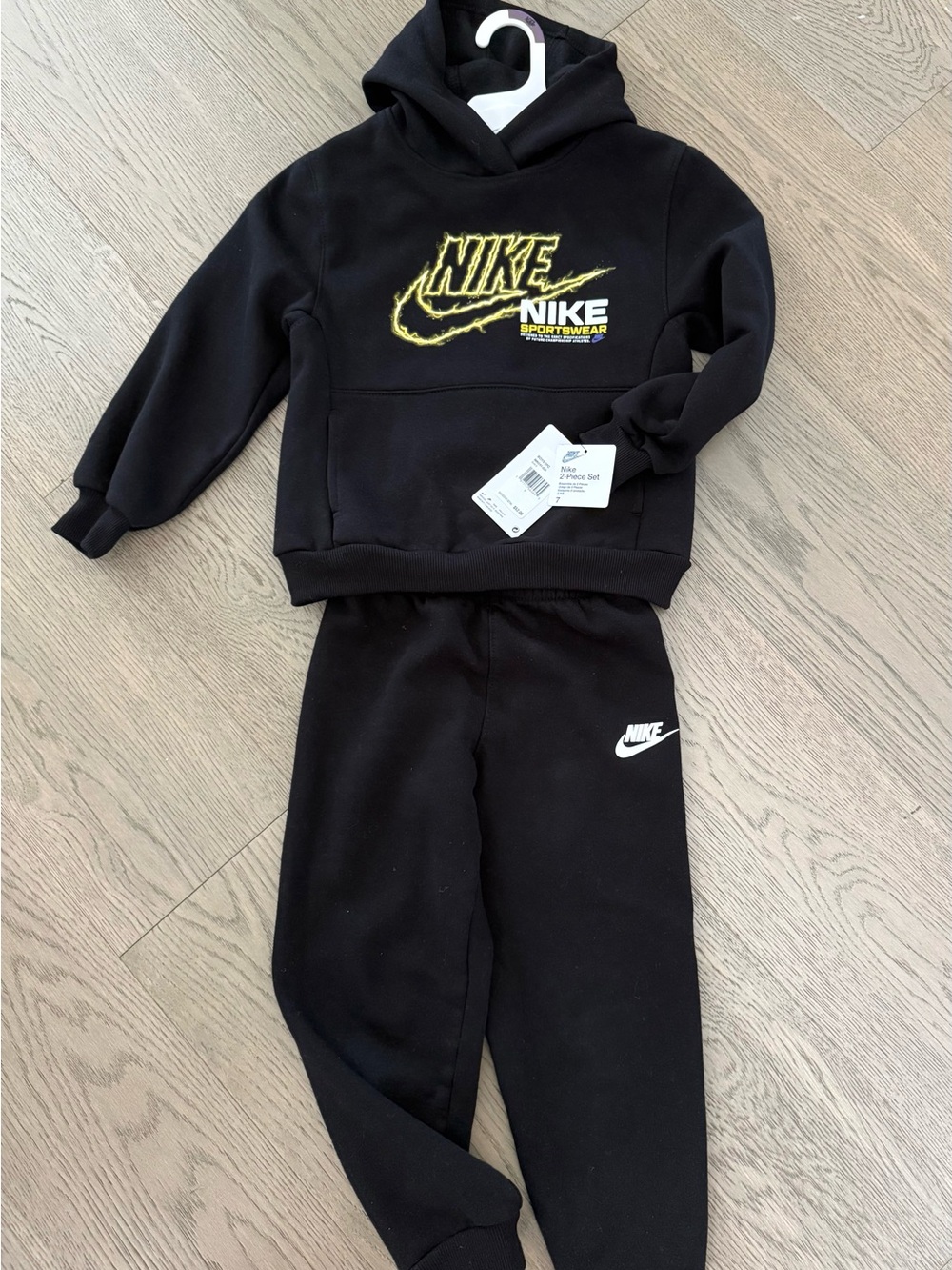 NWT Nike Kids Black Hoodie & Joggers Set - size 7